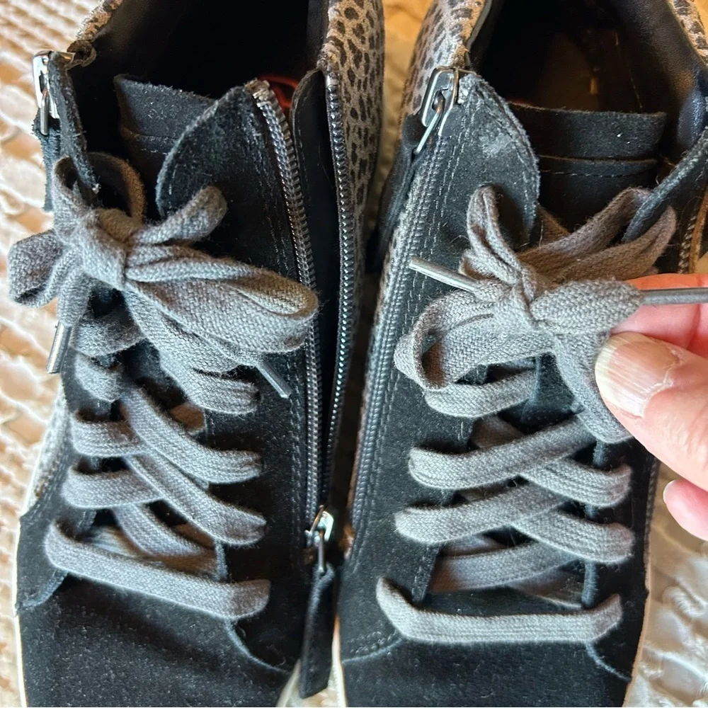 Blondo Waterproof Leather Sneakers. Size 8.